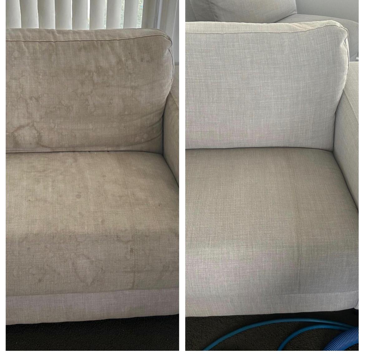 Sofá claro antes e depois da limpeza profissional